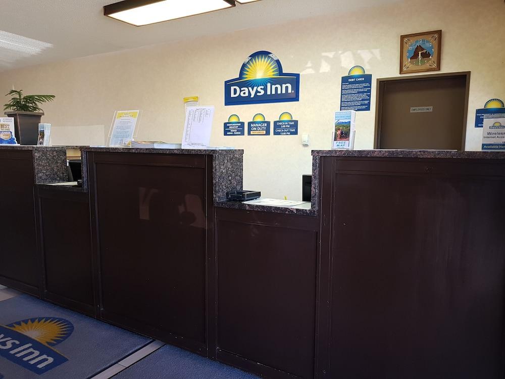 Days Inn By Wyndham Кортес Екстериор снимка