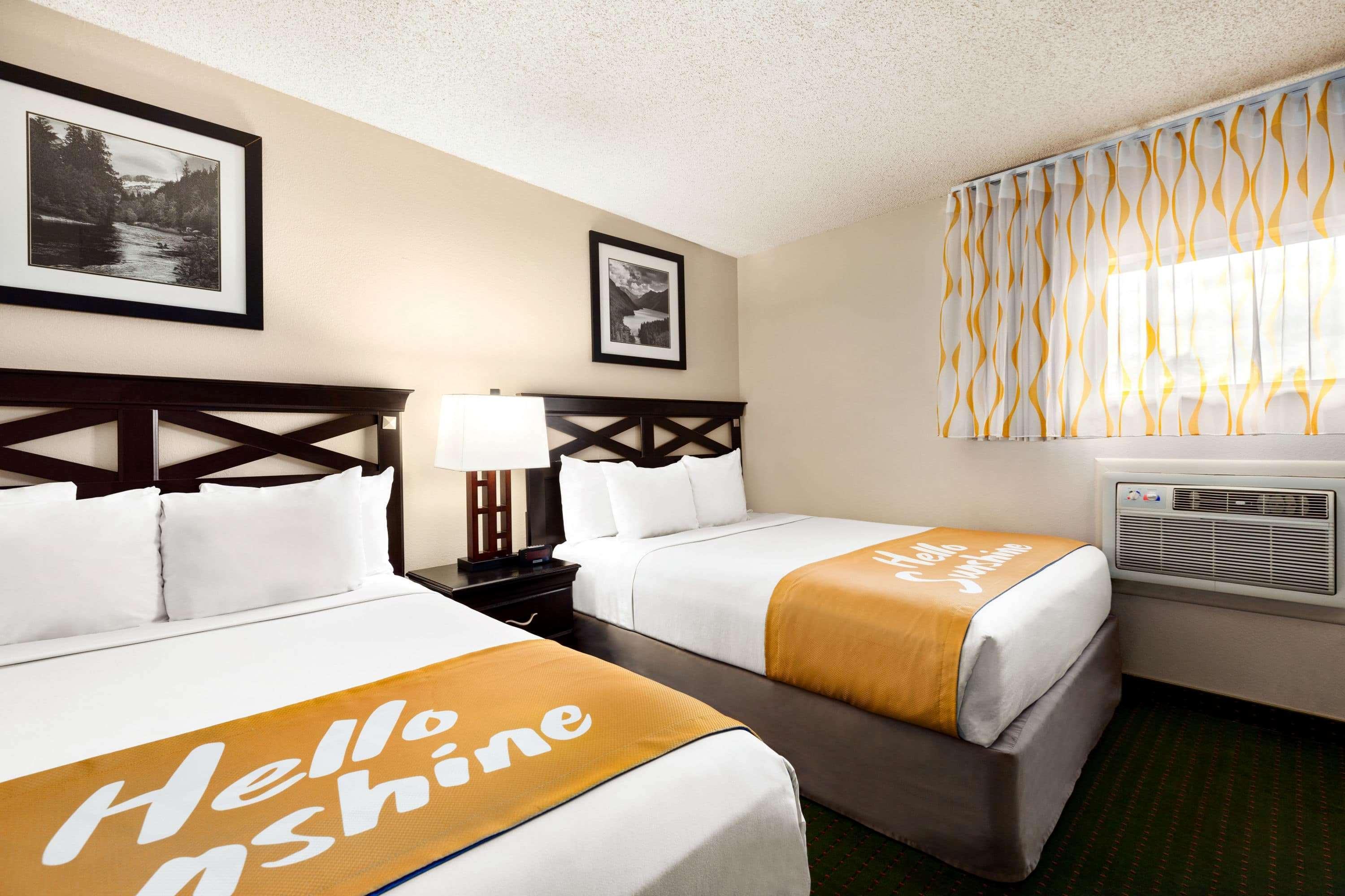 Days Inn By Wyndham Кортес Екстериор снимка